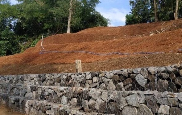 Penerapan Cocomesh di Lahan Kritis untuk Reboisasi