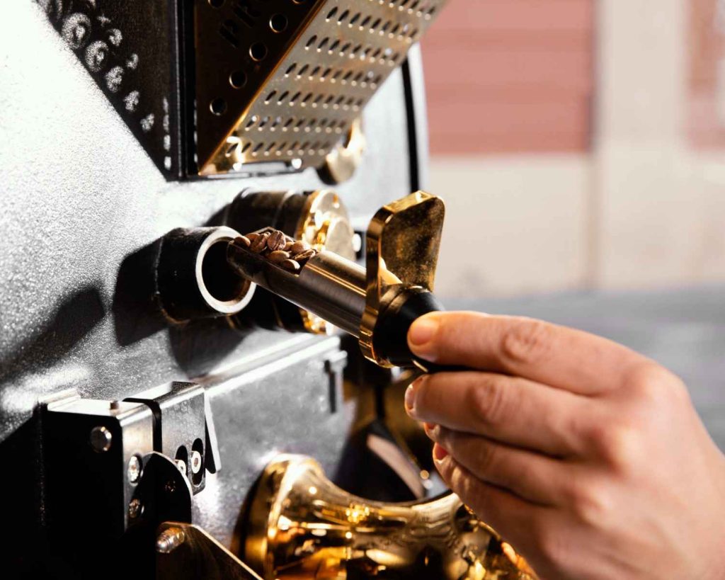 Proses Pemilahan Biji Kopi Berkualitas