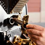 Proses Pemilahan Biji Kopi Berkualitas