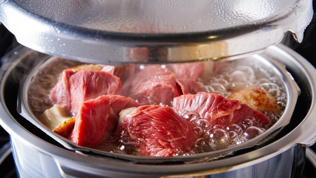 memasak daging tekanan tinggi