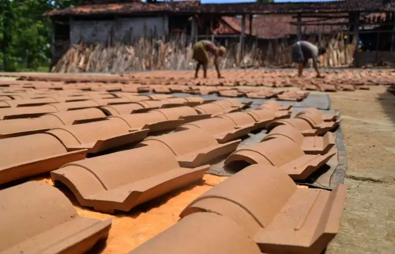 GENTENG-TANAH-LIAT-768x495